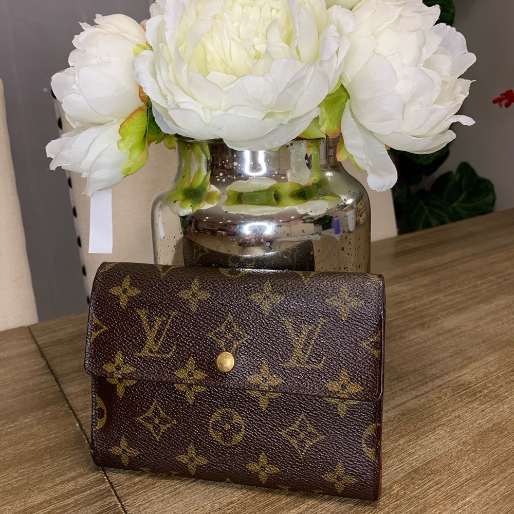 Authentic Louis Vuittton Mono Medium Wallet